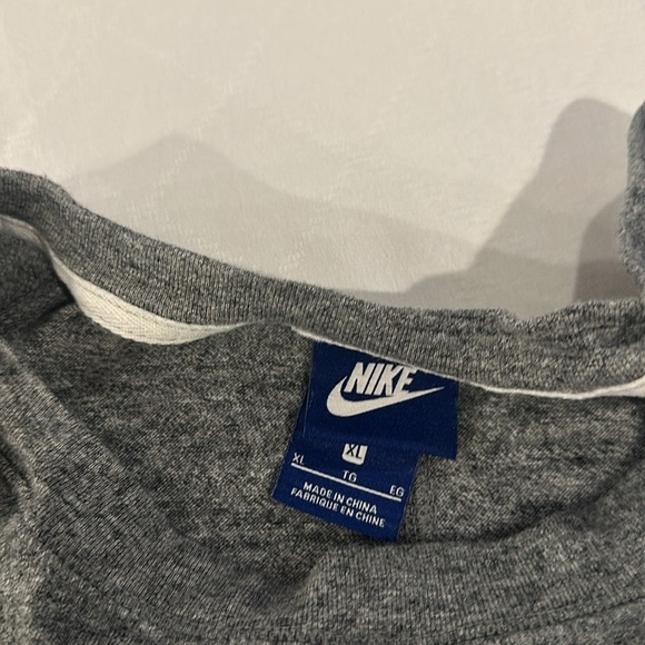 NIKE Vintage Gym Short Sleeve‎ Crew Kangaroo Pocket 905463 091 gray XL EUC - Picture 4 of 5